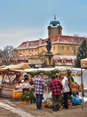 Adventní trhy na náměstí Jiřího z Poděbrad