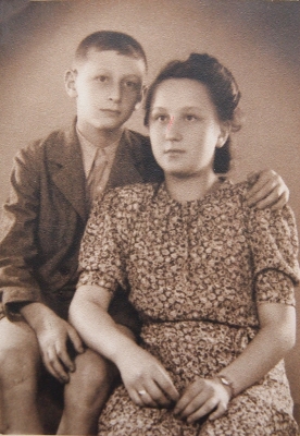 Hanka a Arnošt krátce před
transportem do terezínského
ghetta (1942)