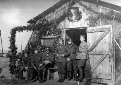 Tábor Agde, ve dveřích Jan Kubiš