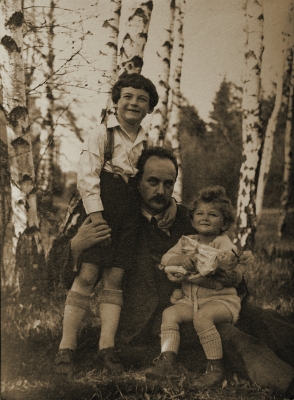 MUDr. Josef Ledeč se svými dětmi
Evou a Jiřím