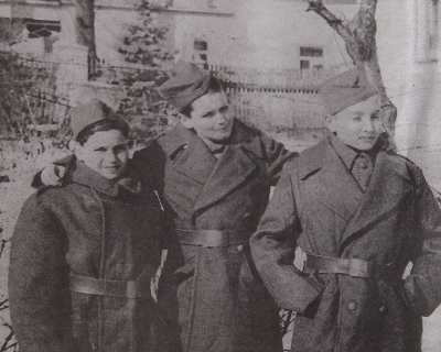Petr, Mario a Robert, vojíni elévové, 1945