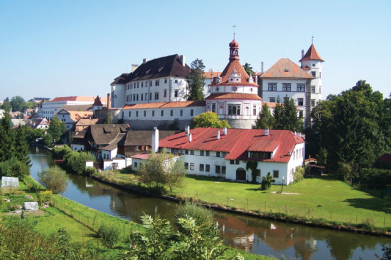Around Jindřichův Hradec on foot and on bike