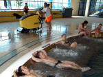 Zu den Wasserspielen im Aquadrom der Stadt Most