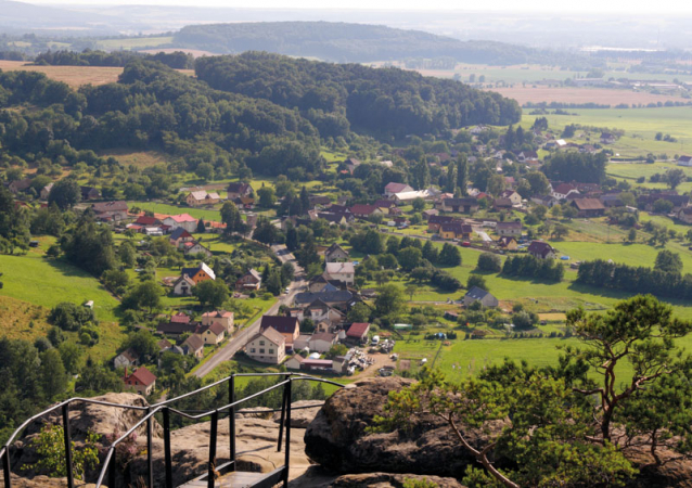 Pohled z Drábských světniček na Dneboh