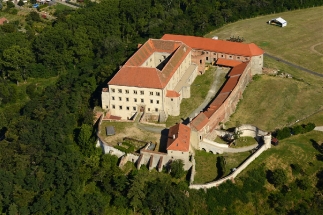 Hrad a zámek Dolní Kounice