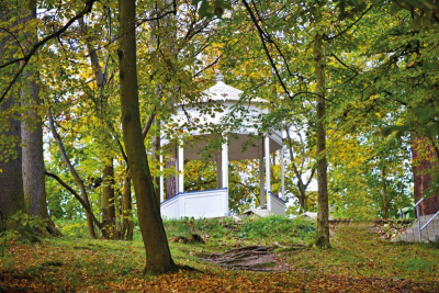 Rekonstruovaný altán v městských sadech