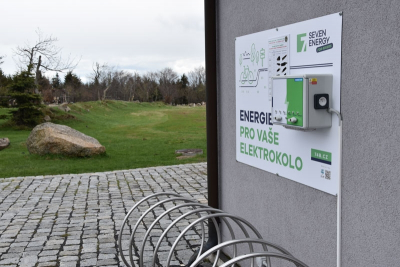 Nabíjecí stanice pro elektrokola na Lesné