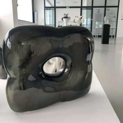 Pohled do výstavy Černobílé: nic není a přitom je