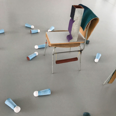 Pohled do výstavy Mimo kruh