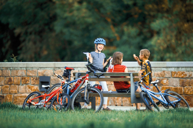 Cyklistická radost na Nábřeží Maxipsa Fíka