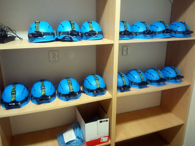 Výpustek – helmy pro návštěvníky