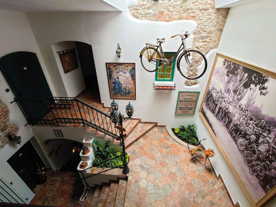 Na francouzském boulevardu v Cyklopenzionu Kasper