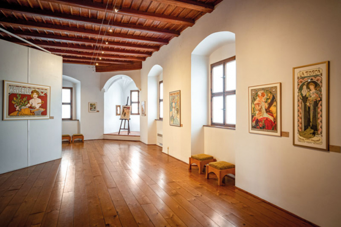 Nadčasový Mucha: Spojení světů