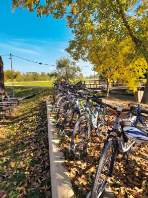 Zastávka na cyklotrase – Sudoměřice, Výklopník