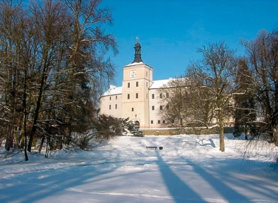 Březnický zámek v zimním hávu