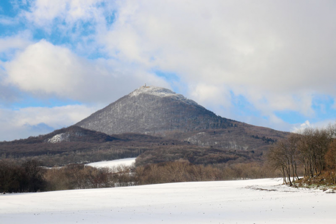 Hora Milešovka s meteorologickou observatoří