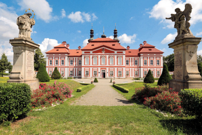 Muzeum a galerie severního Plzeňska v Mariánské Týnici, 
která je z dílny architekta Santiniho