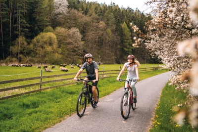 Cyklotrasa podél Rakovnického potoka