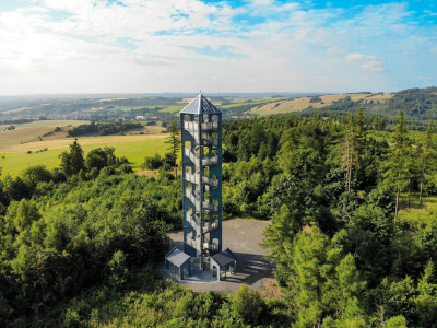 Rozhledna Halaška severozápadně od Budišova nad Budišovkou na vrchu Kopřivná