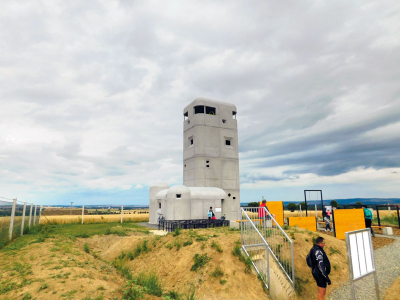 Rozhledna Šibenice u obce Stěbořice 
nedaleko Opavy je připomínkou doby budování 
československého vojenského opevnění