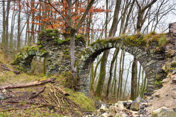 Druhá brána s brankou do parkánu