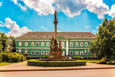 Státní zámek Dačice a morový sloup, Havlíčkovo náměstí