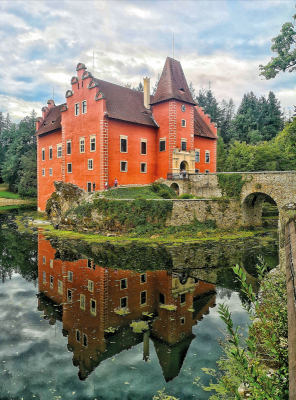 Vodní zámek Červená Lhota