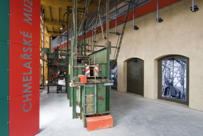 Muzeum chmielu - hala maszyn do czesania chmielu