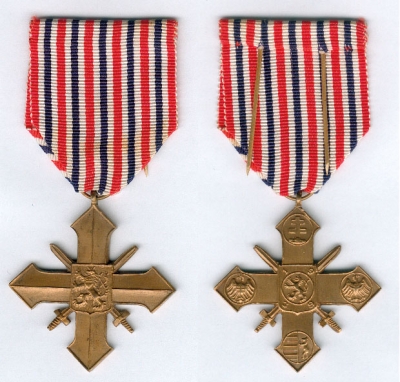 Pojar získal, mimo jiné, Československý válečný kříž 1939, za účast v boji