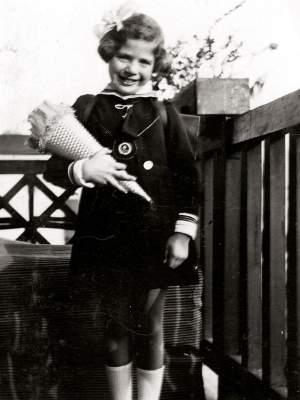 Eva po přestěhování, Praha-Strašnice, 1936