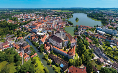 Letecký pohled na hrad a zámek