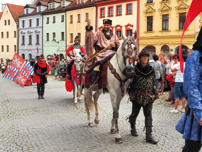 Historyczny pochód przez centrum miasta