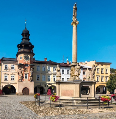 Radnice s obry a morový sloup