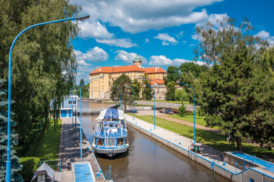 Loď Král Jiří u zámku Poděbrady