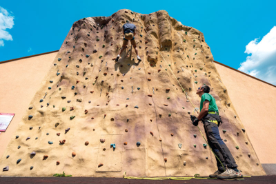 Lezecká stěna v kempu