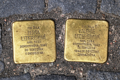 Stolpersteiny Berty a Valerie Ledererových