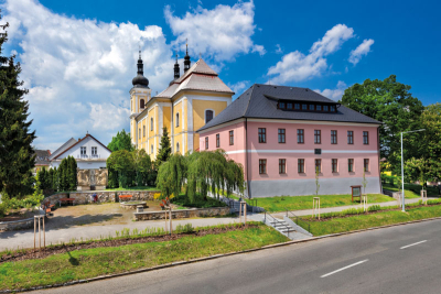 Podstawowa szkoła artystyczna oraz kościół św. Jana Chrzciciela i Najświętszej Maryi Panny z Góry Karmel