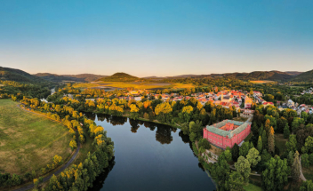 Klášterec nad Ohří –  podzim mezi horami