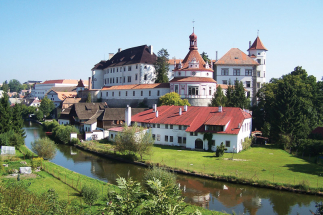 Jindřichovým Hradcem, pěšky i bicyklem