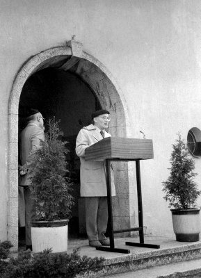 Židovský hřbitov v Terezíně – čtení jmen obětí holocaustu – den vzpomínky Jom ha´šoa – duben 1991