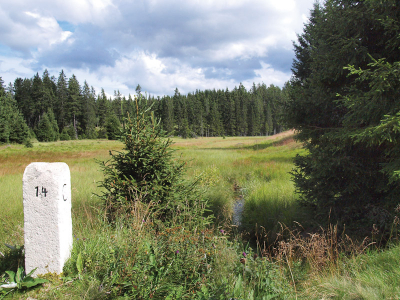 Hraniční kámen u Červeného potoka