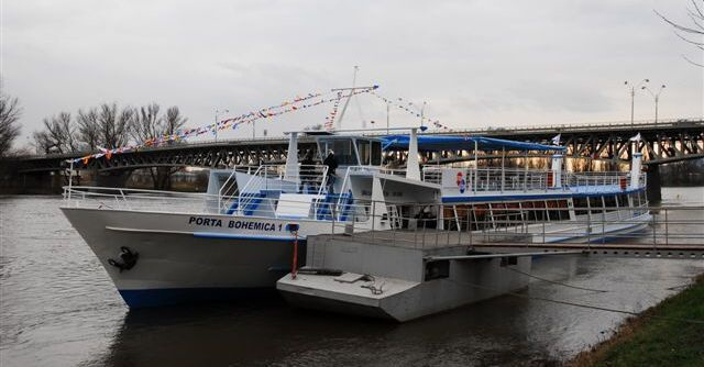 Personenschiffsverkehr auf der Elbe