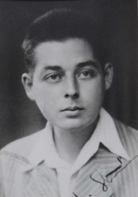 1945