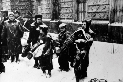 Jews before the Sokol house in Pilsen ready for deportation to
Terezín (8-months-old Eva in the arms of her grandmother on the
right)