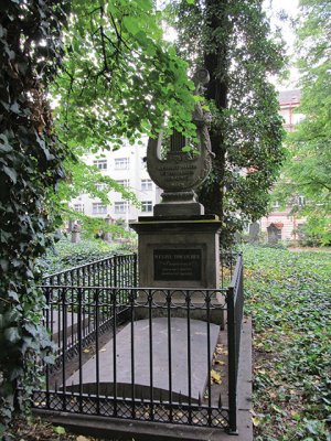 Na půvabném náhrobku skladatele Jana Václava Tomáška stojí
psáno, že „Pravda sama je diadémem umění“.