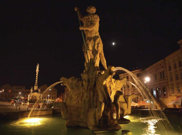 Noční Olomoucí s luciferem