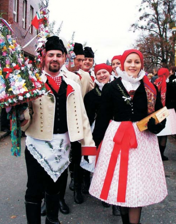 JAK OBLÉCI KROJ aneb Co na sebe na martinské hody v Buchlovicích
