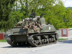 Kašperskohorské oslavy osvobození s rekonstrukcí historické bitvy, koncertem Greenhorns a výstavou dobové vojenské techniky