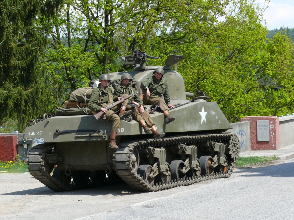 Kašperskohorské oslavy osvobození s rekonstrukcí historické bitvy, koncertem Greenhorns a výstavou dobové vojenské techniky