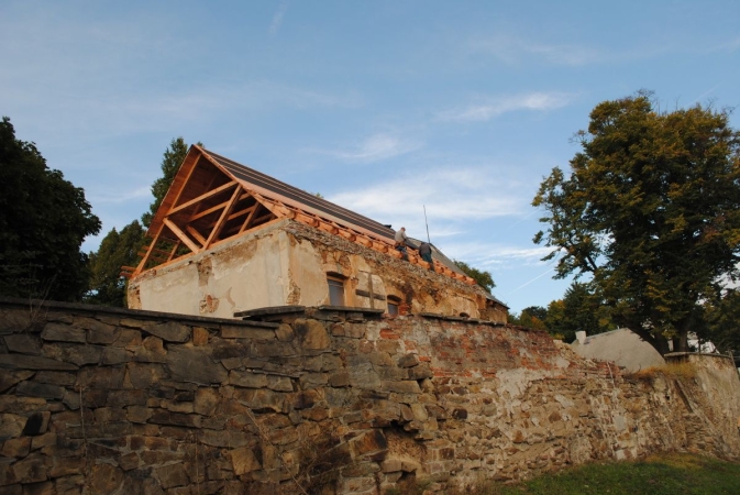 Opevněný kostel v Louchově